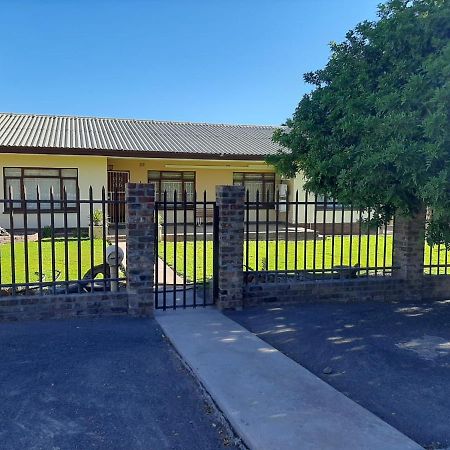 Dagbreek Hotel Beaufort West Exterior foto